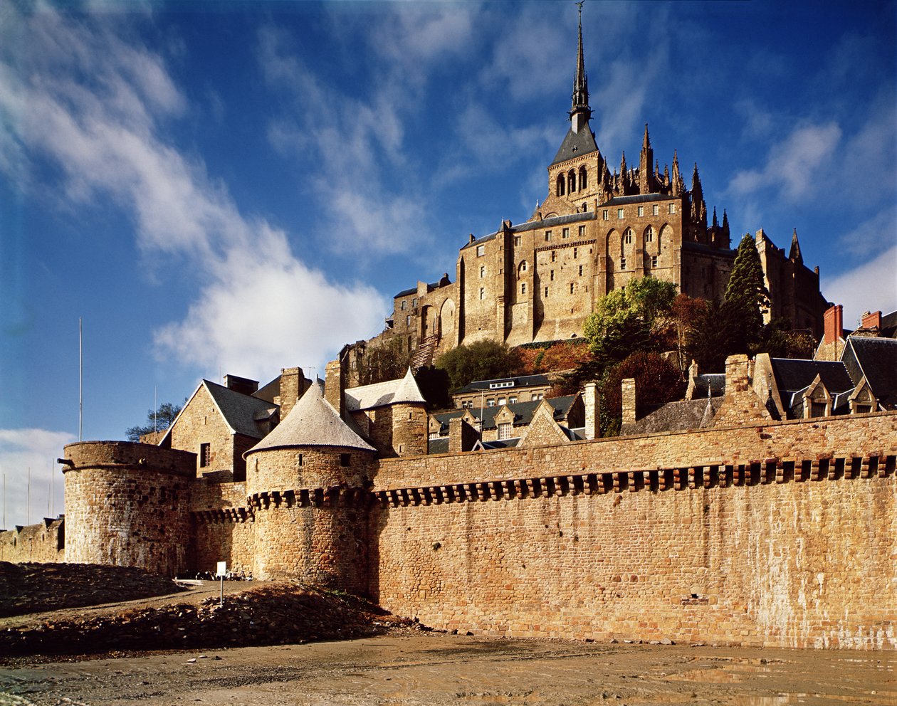Allmän vy från basen av vallarna, 1203-68 av French School