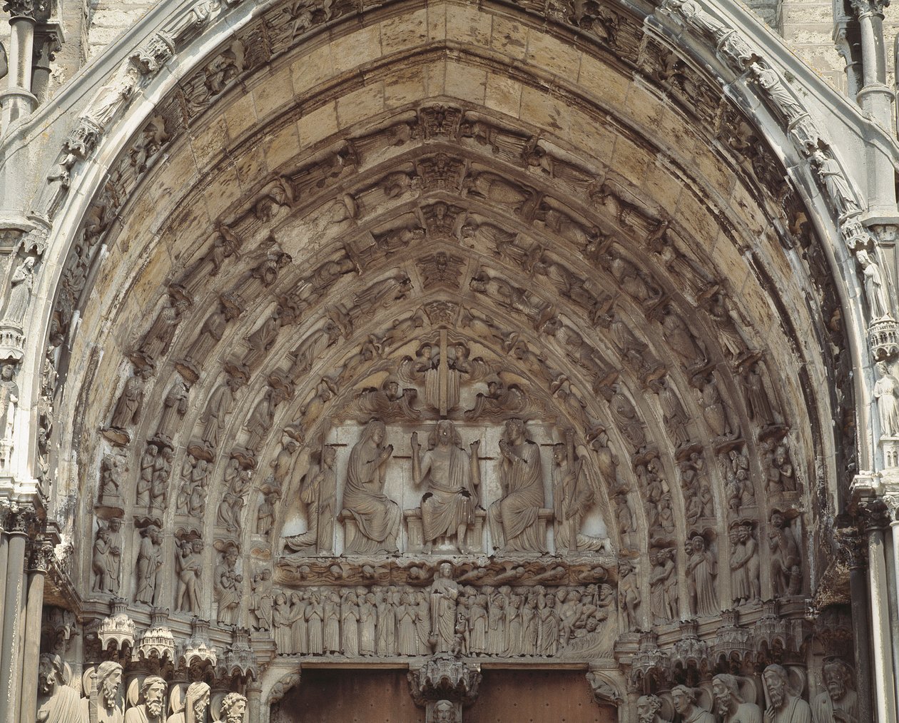 Gotisk konst: Tympanum i den centrala bukten av den södra portalen av basilikan Notre Dame de Chartres av French School