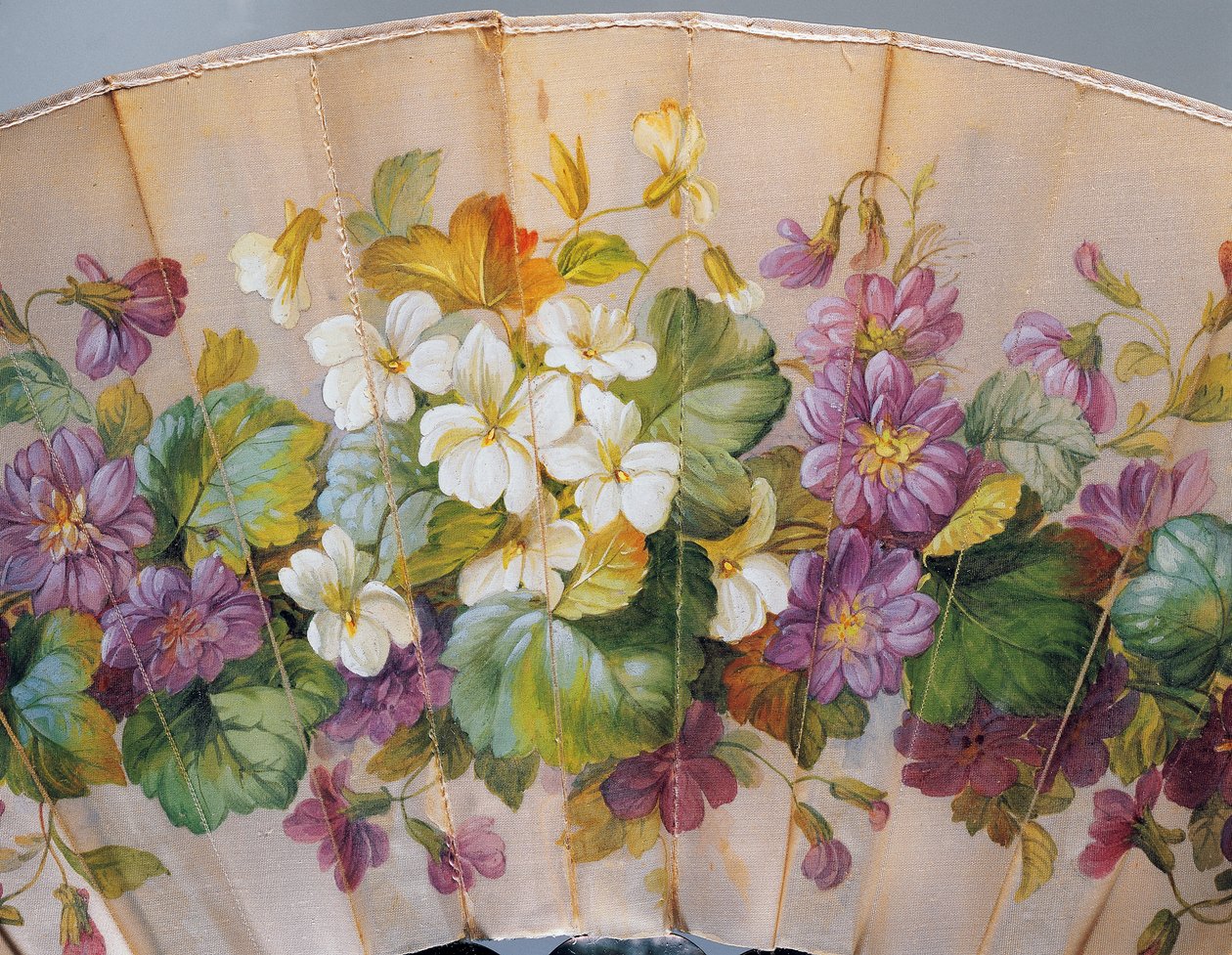 Handfläkt med blommotiv, målat siden och pärlemor, skapad av Felix Alexandre, Paris av French School