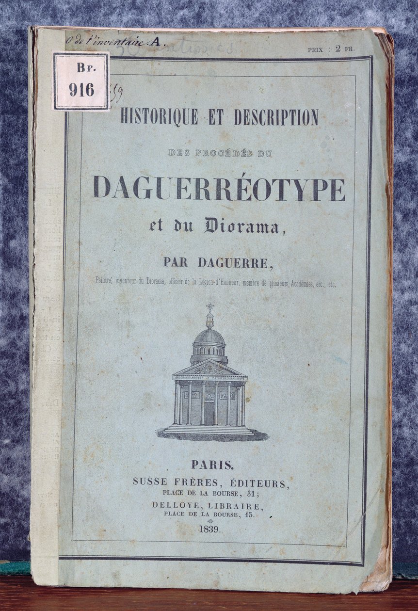 Historia och beskrivning av processerna för Daguerreotypi och Diorama, manual som medföljer kameran som marknadsfördes av Daguerre och Giroux 1839 av French School