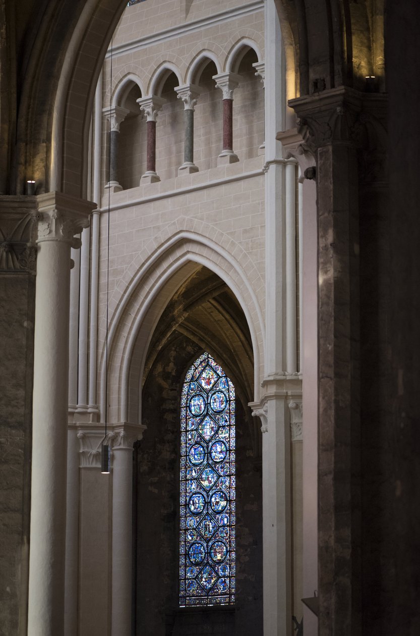 Interiördetalj av katedralen i chartres av French School