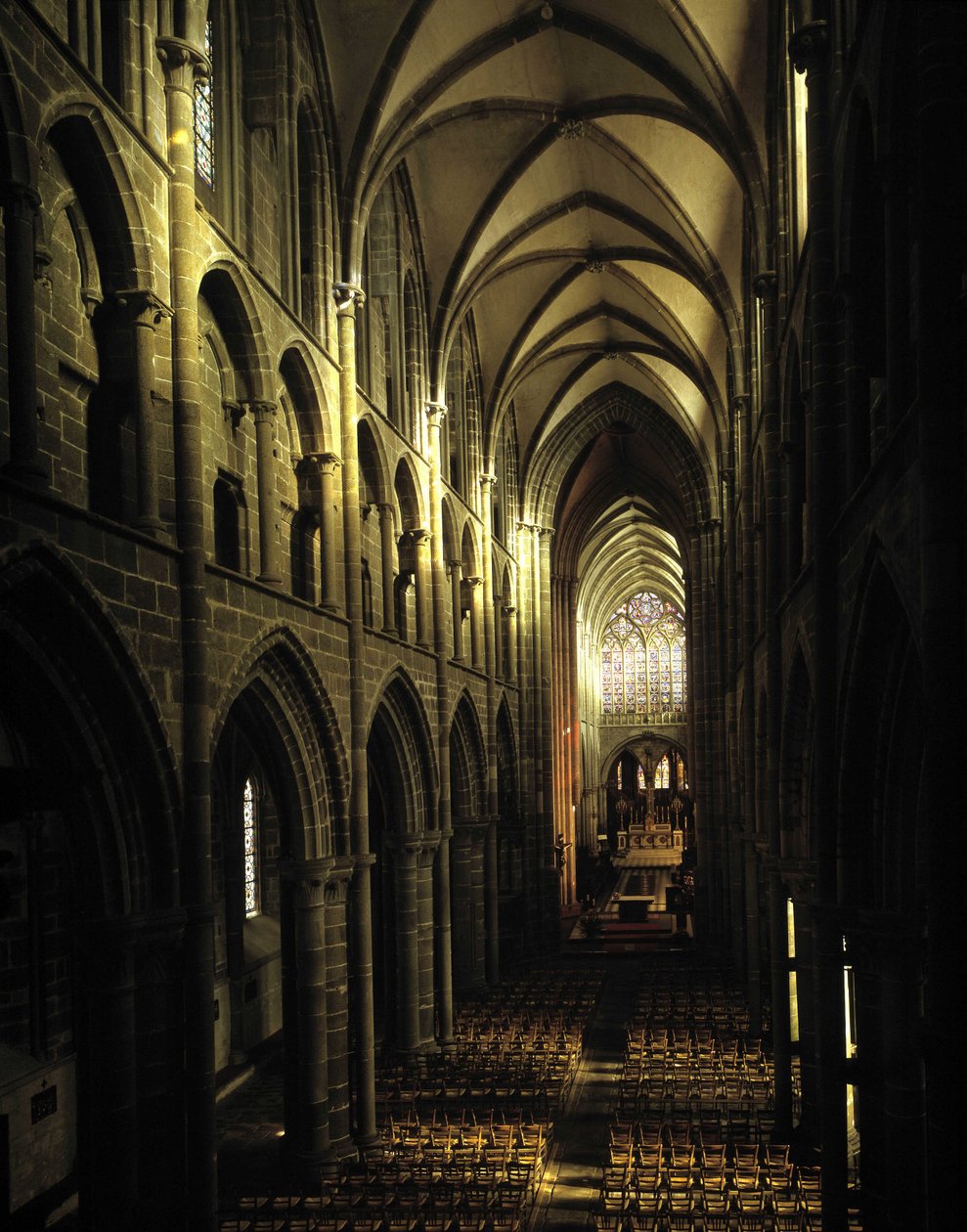 Invändig utsikt över Cathedrale Saint Samson (Saint-Samson) i Dol de Bretagne (Dol-de-Bretagne) (Ille et Vilaine) av French School