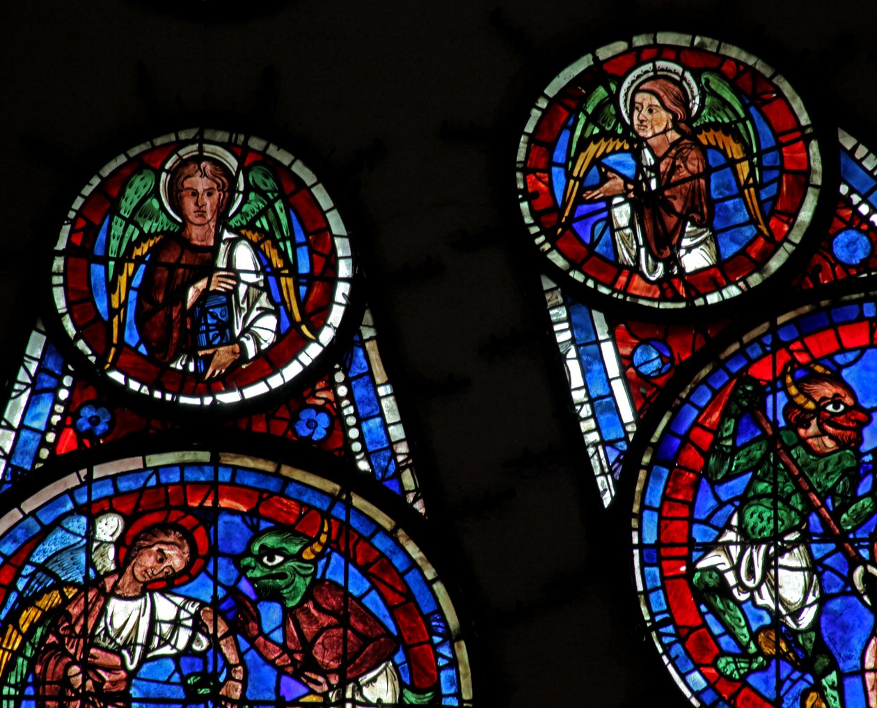 Sista domen: St Matthews ängel och en annan ängel ovanför djävlar som gör anspråk på själar(w143) av French School