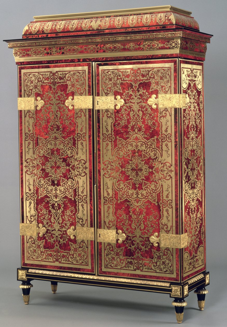 Louis XIV Armoire, ca 1710 (rött sköldpaddsskal med mässingsinlägg) av French School