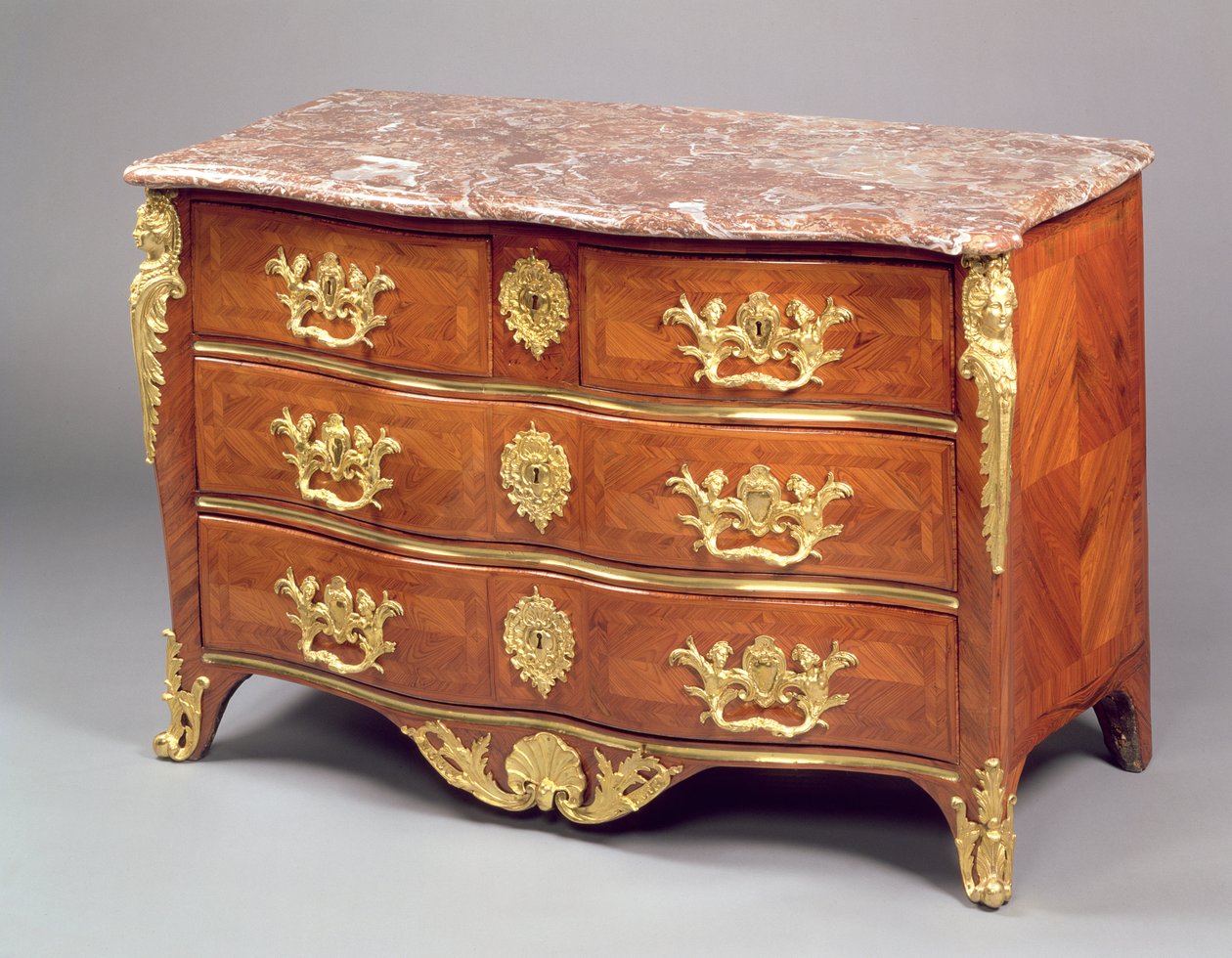 Louis XV Commode av Francois Garnier c.1730 (ormolu och intarsia på tulpanved) av French School