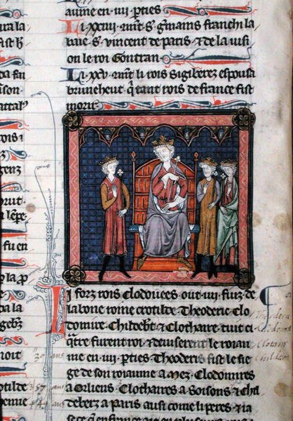 MS.782 Childeric II (c.650-675), Clodomir (c.495-524) och möjligen Theodoric, representerad som under beskydd av kung Clotaire I (c.497-561), sittande på en tron, miniatyr från Chroniques de Saint-Denis (vellum) av French School