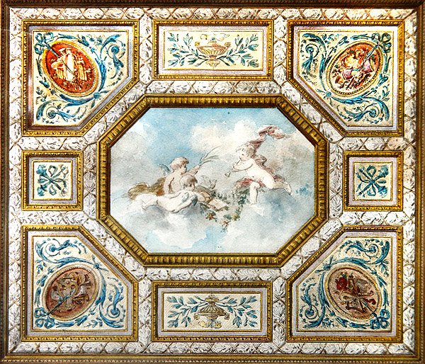 Musikrumstak med putti som spelar instrument (akvarell och gouache på papper) av French School