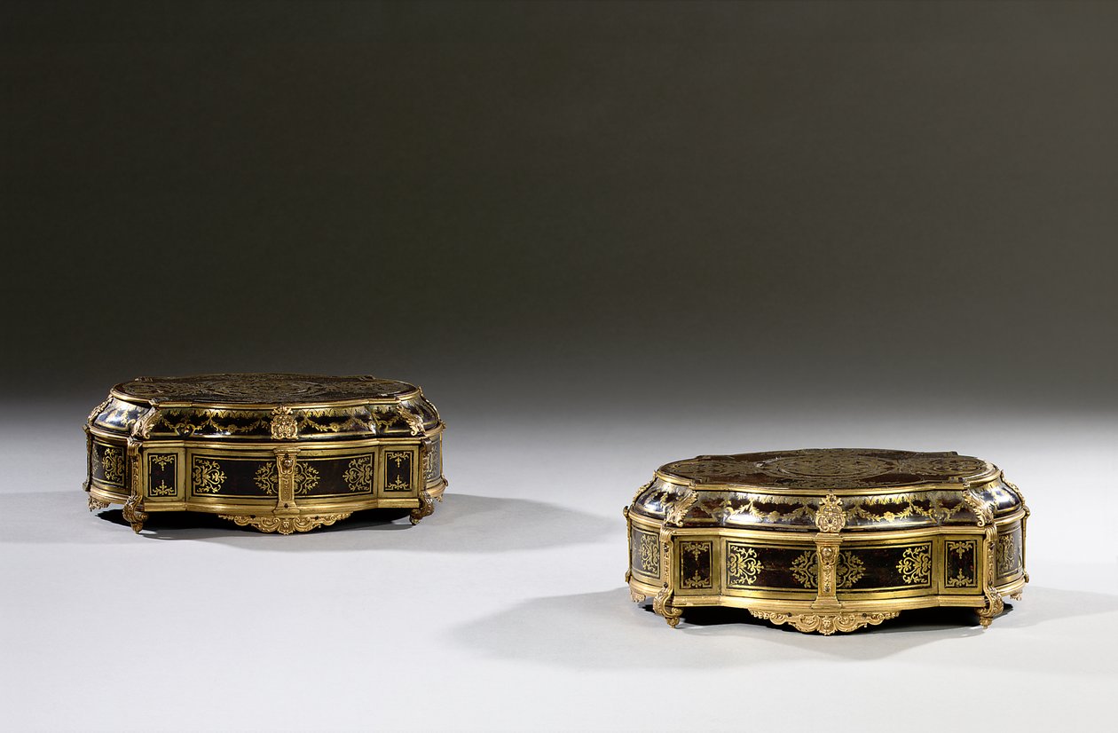 Ett par Ludvig XIV kistor, ca 1700-15 av French School