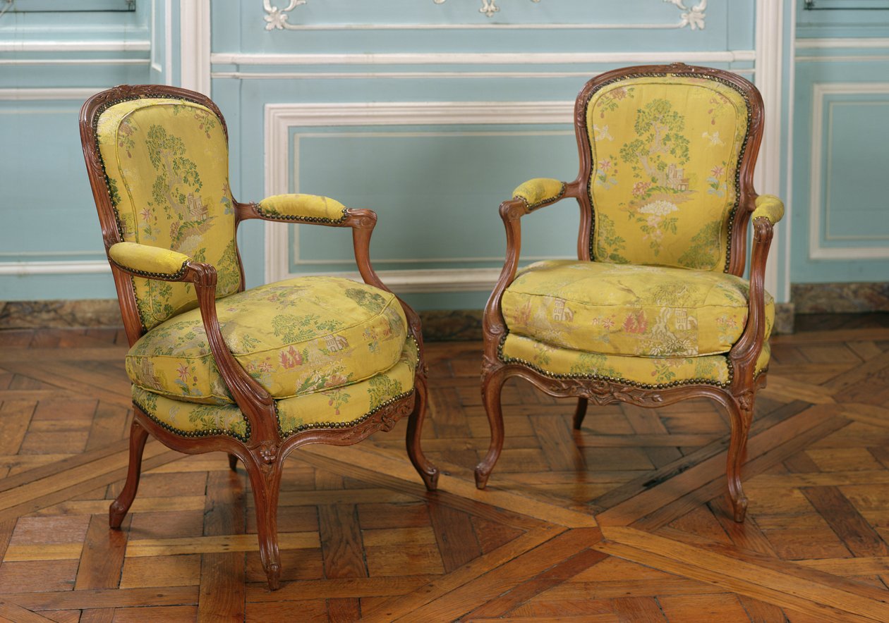 Ett par Louis XV-fåtöljer, 1723-74 (trä) av French School
