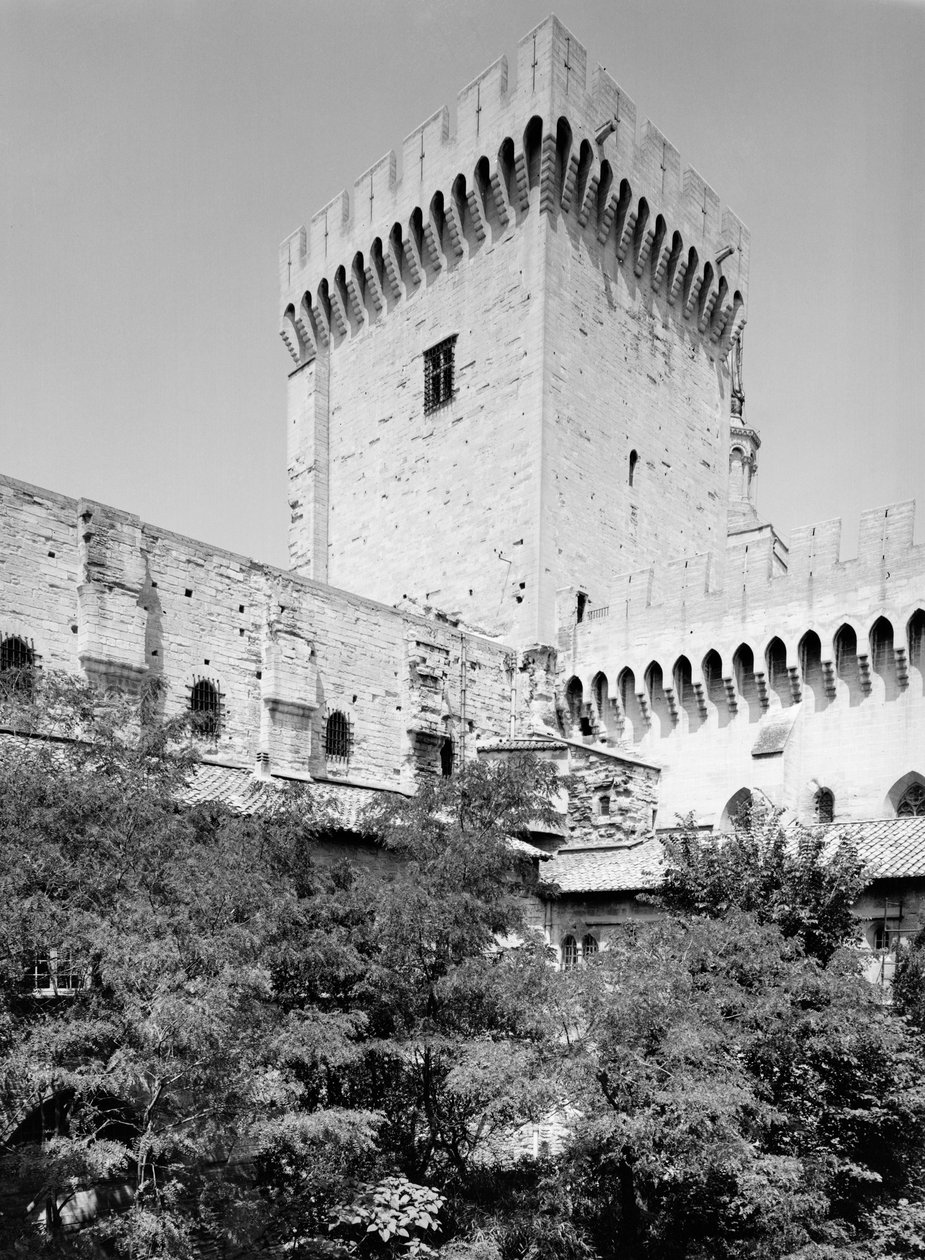 Påvepalatset, påven Benedikt XII:s gamla palats (d. 1342), Campane-tornet, 1338-40 av French School