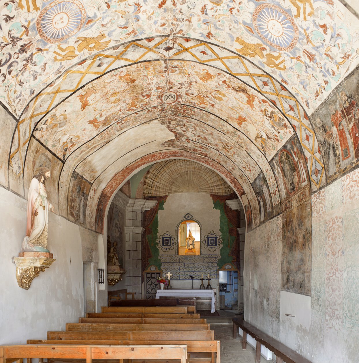 Sockenkyrka (Church of Our Lady of Solers). Interiör. Långhuset. Väggmålningar. av French School