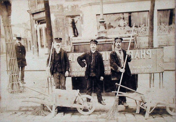 Parisiska dammmän, ca 1900 (sepiafoto) av French School