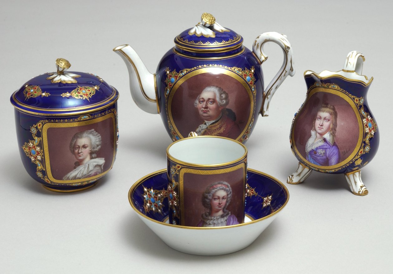 Del av en teservering med porträtt av Ludvig XVI (1754-93) och Marie Antoinette (1755-93), Sevres, Frankrike, ca 1789 (porslin) av French School