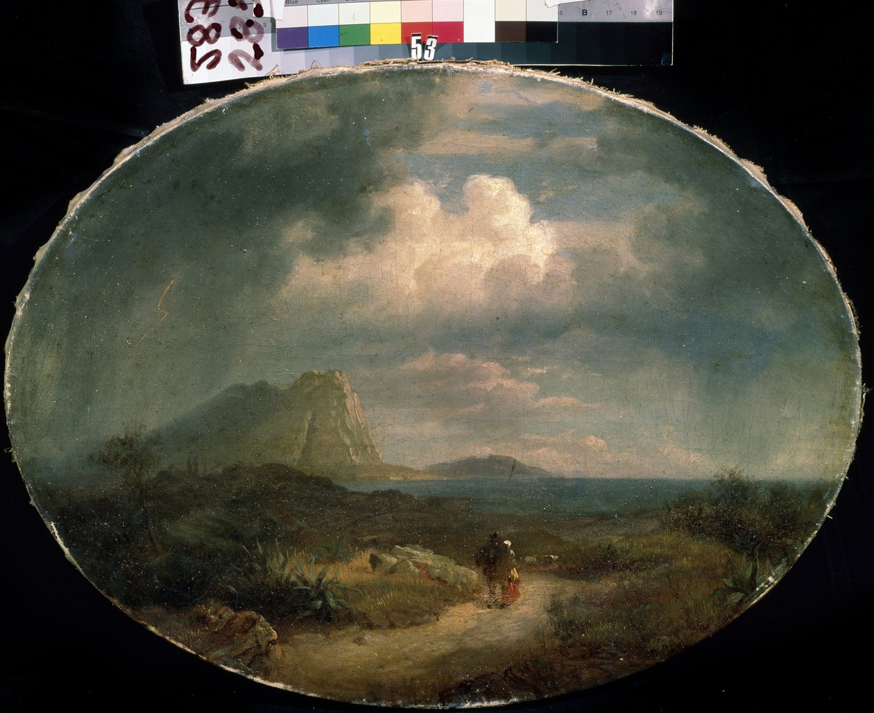 ""Italienskt landskap"" Havslandskap i stormigt väder med ett par som går på en väg. Målning av den franska skolan från början av 1800-talet. Mikhail Kroshitsky konstmuseum, Sevastopol (Sevastopol) Ukraina av French School