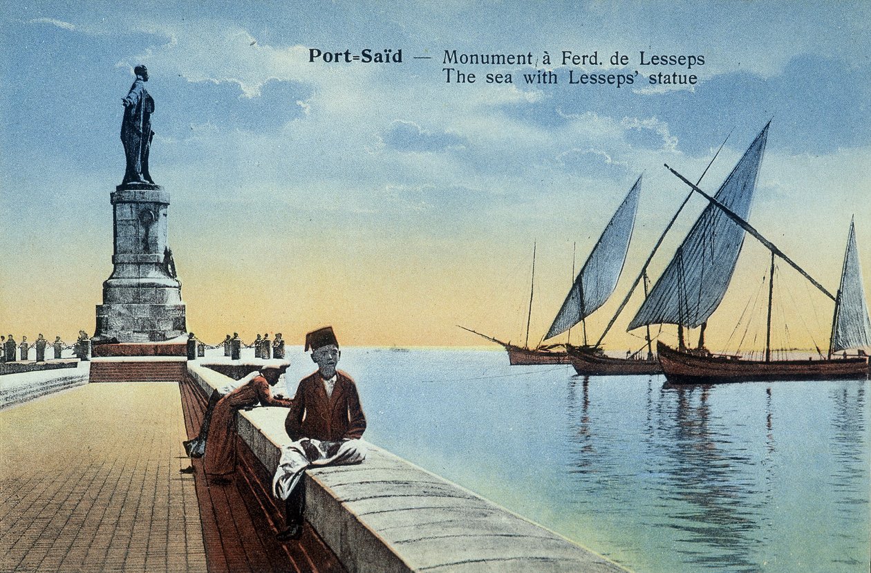 Port Said vykort. Monument tillägnat Fernand de Lesseps med utsikt över hamnen och havet. Omkring 1900 (vykort) av French School