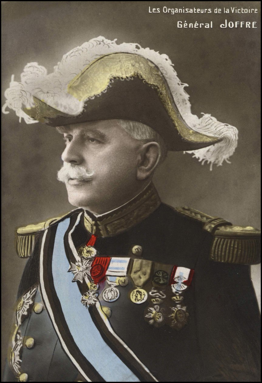 Porträtt av general Joseph Joffre (1852 - 1931). av French School