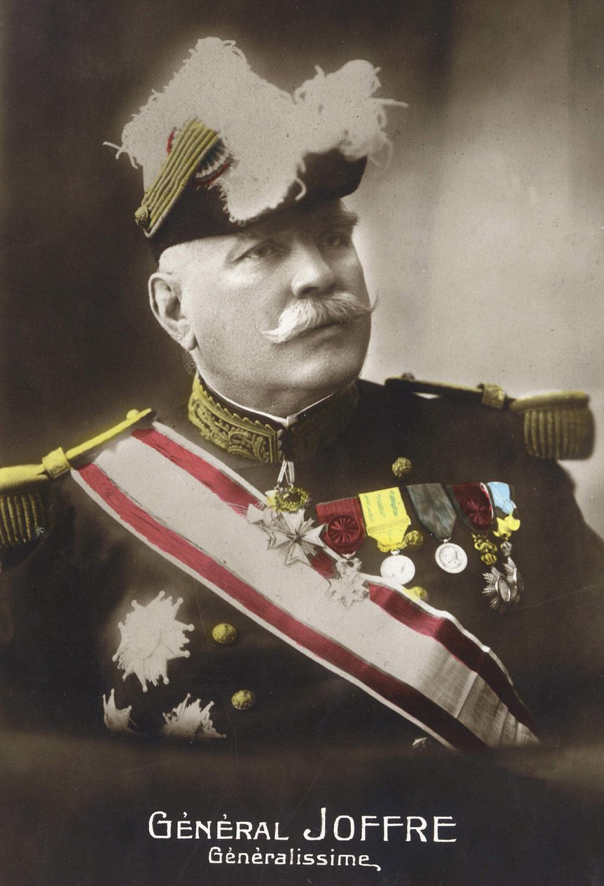 Porträtt av general Joseph Joffre (1852 - 1931). av French School
