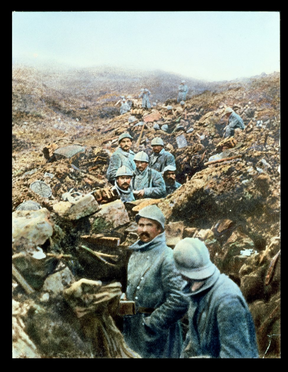Vykort föreställande franska soldater i skyttegravarna, 1914-18 (färgbild) av French School