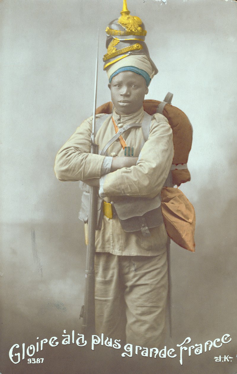 Vykort föreställande en senegalesisk soldat, 1915 (färgat foto) av French School