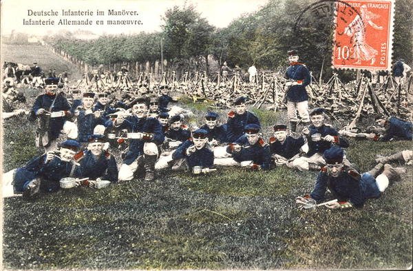 Vykort som visar det tyska infanteriet på manövrar (färgat foto) av French School