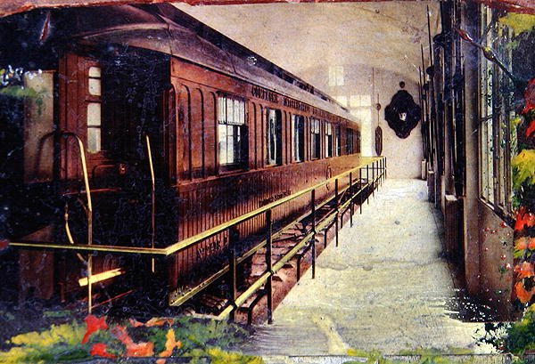 Vykort som visar järnvägsvagnen där undertecknandet av vapenstilleståndet ägde rum i Rethondes i skogen i Compiegne den 11 november 1918 kl. av French School