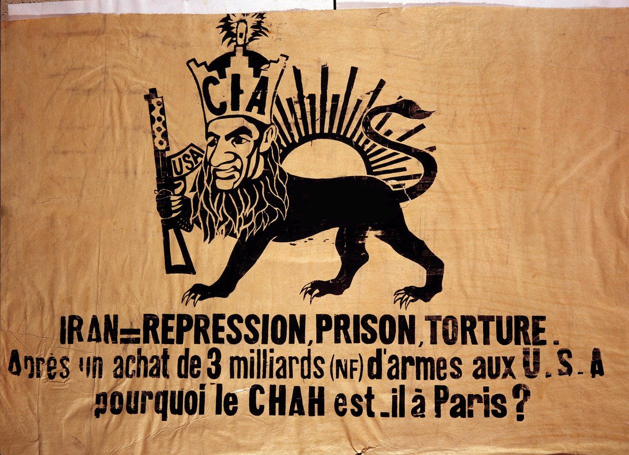 Affisch som antagligen hänvisar till Operation Ajax, riktad mot Irans Shah Mohammad Reza Chah Pahlavi (1919-1980) för att avlägsna premiärminister Mohammad Mossadegh från makten med hjälp av Storbritannien och USA (CIA). Genom sin hemliga polis, han av French School