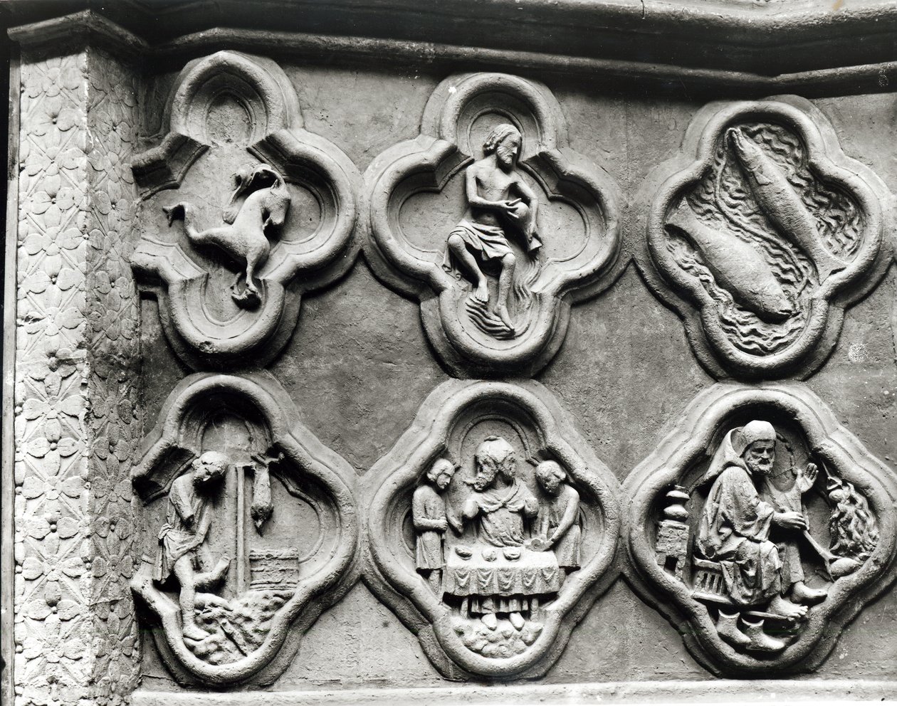 Quatrefoils med zodiakens tecken och årets arbete, från katedralen Notre-Dame i Amiens (gips av sten) av French School