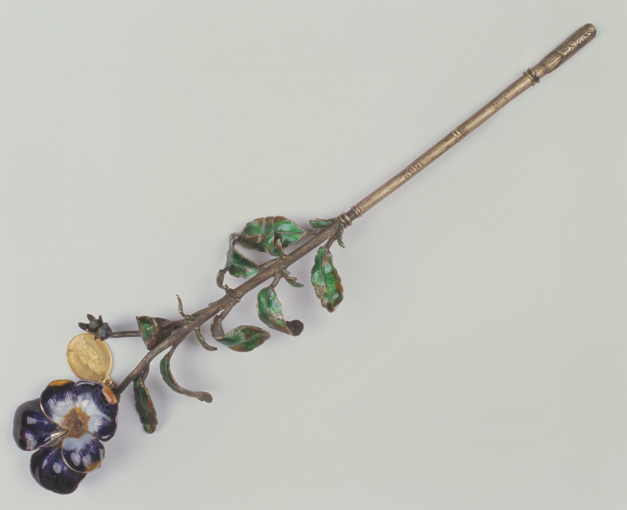 Pennhållare med pensé, 1862 (silver och emalj) av French School