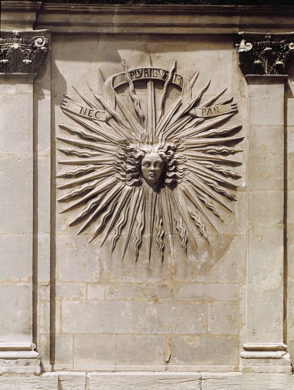 Relief av solen från fasaden av French School