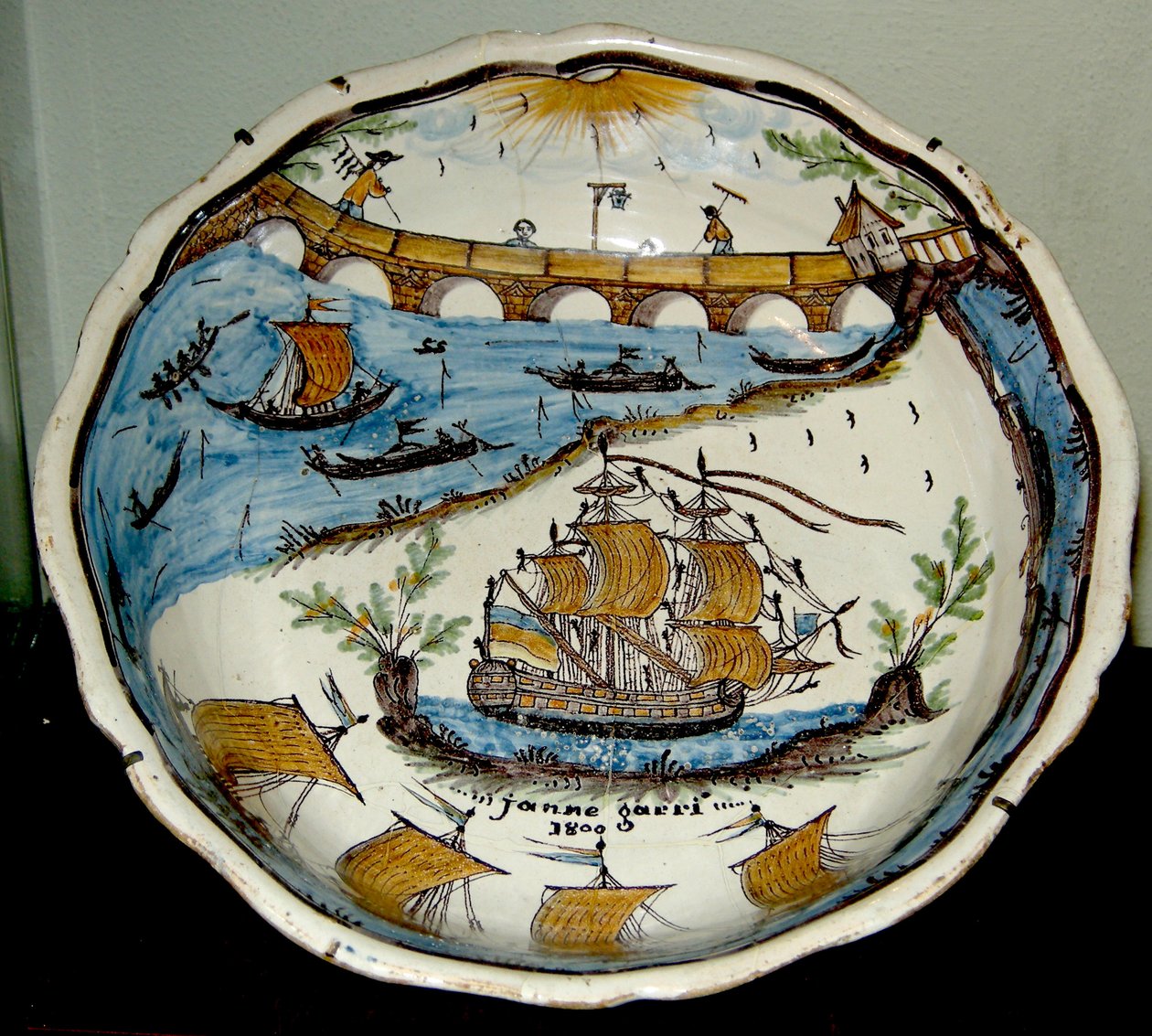 Salladsskål som visar sjöfarten på Loire, Nevers, 1800 (keramik) av French School