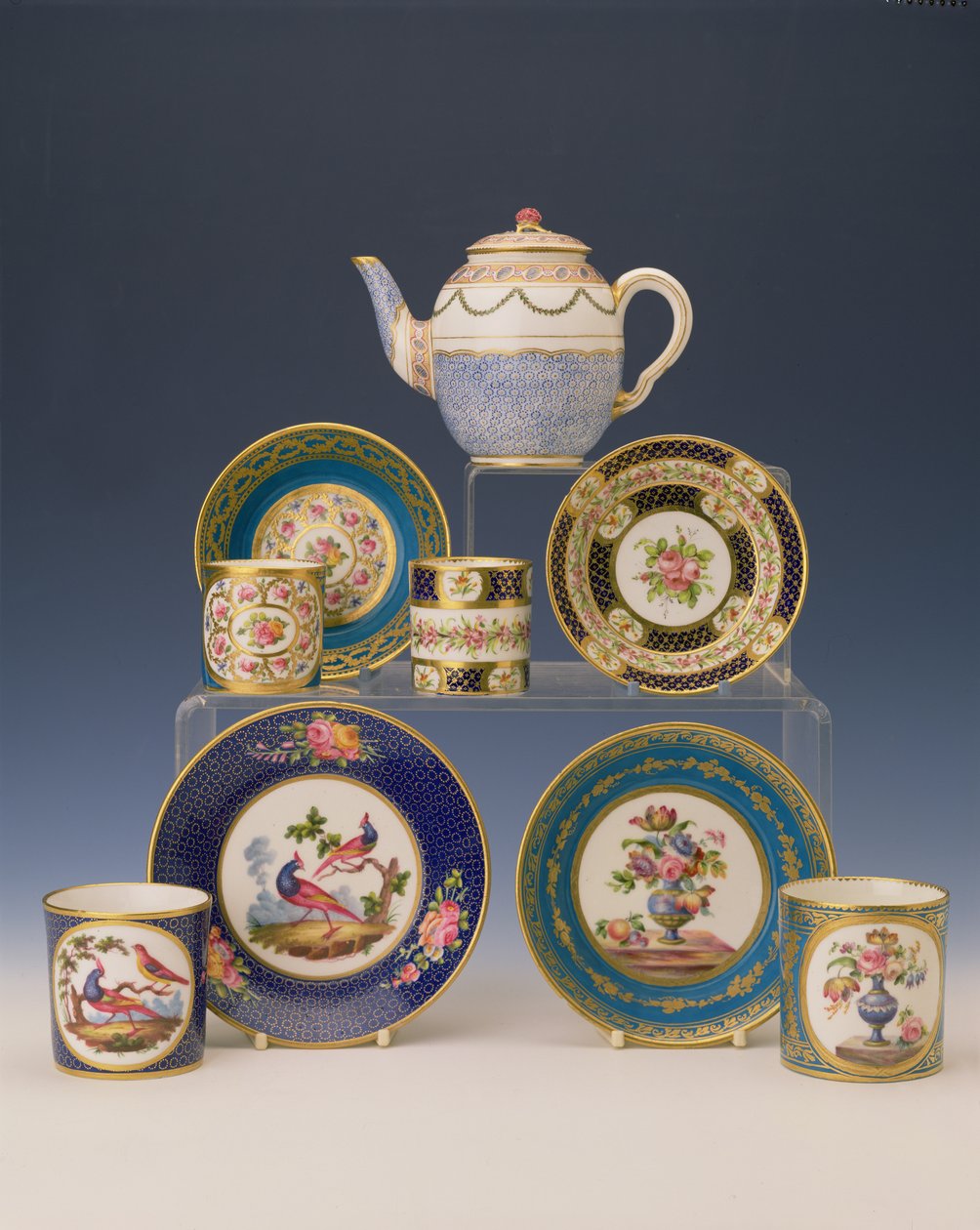 Urval av tekannor, tallrikar och koppar, ca 1770 (porslin) av French School