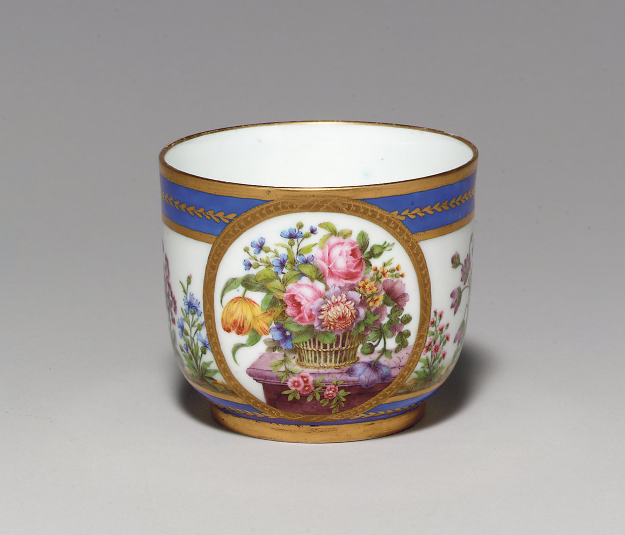 Sevres Beau Bleu sockerskål, målarmärke för Nicquet, förgyllningsmärke för Vande, 1789 av French School