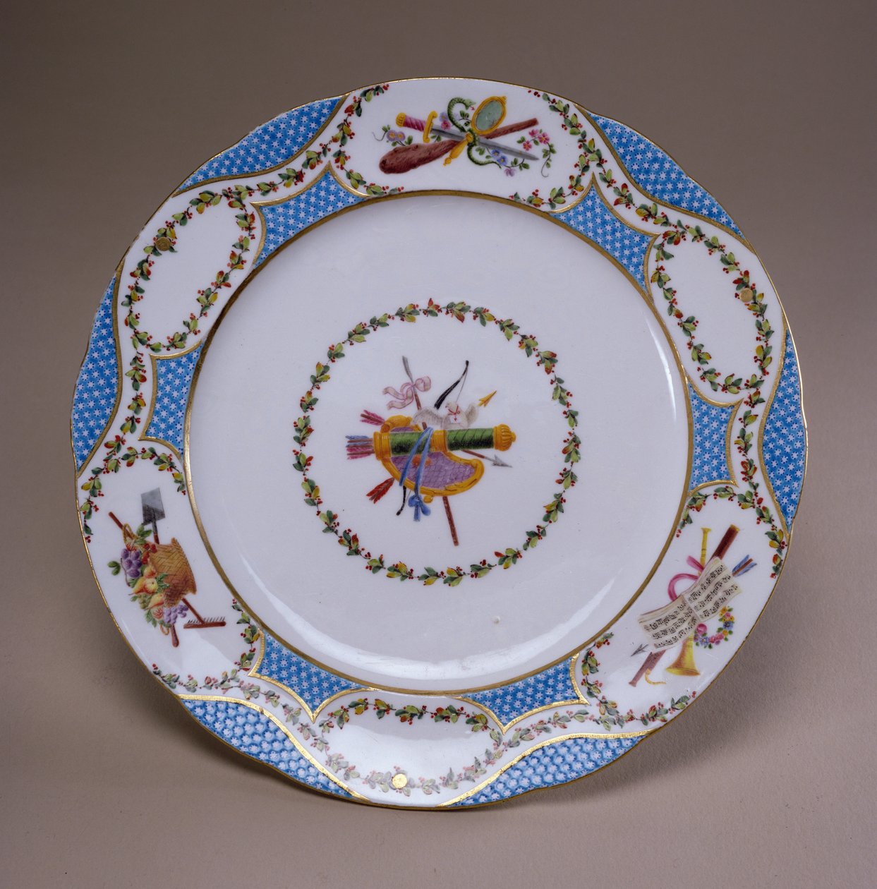 Sevres desserttallrik, från Melbourne Service, 1770 (mjukt klistrat porslin) av French School