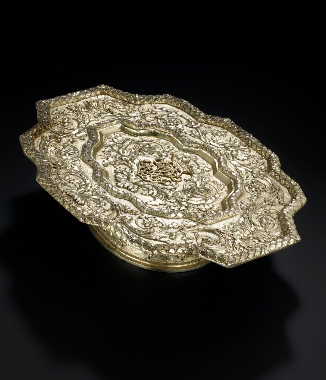 Silverförgylld salver med formade konturer, från toaletttjänsten Lennoxlove, ägd av Frances Teresa Stewart, hertiginnan av Richmond och Lennox: French, Paris, 1666 - 1667 av French School