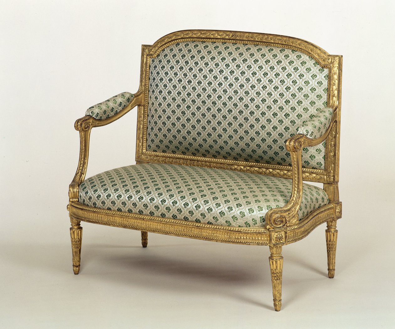 Liten Ludvig XVI-soffa, stämplad av J.P.Boulard, ca 1775 (snidat förgyllt trä med klädsel) av French School