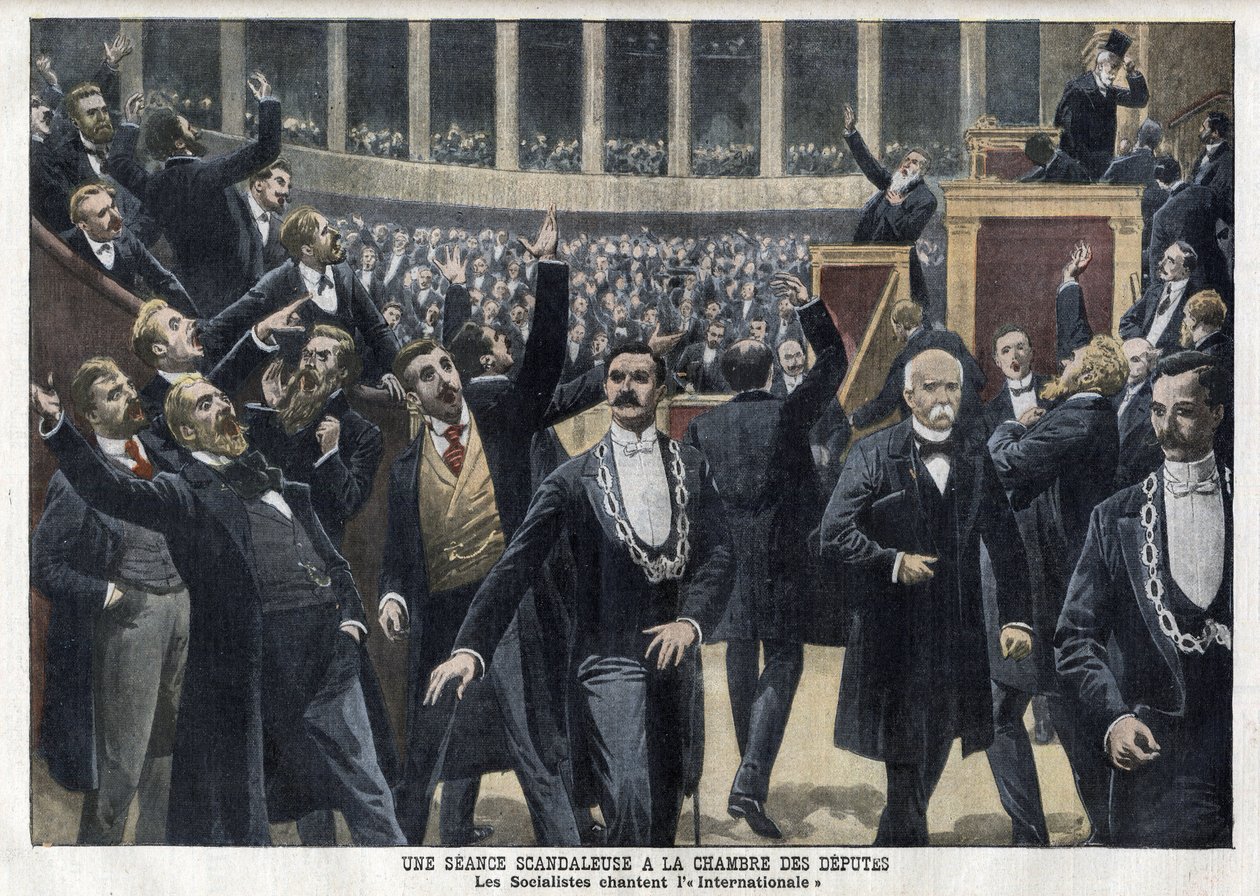 Socialister som sjunger Internationalen i deputeradekammaren i Frankrike mitt under en session i närvaro av Georges Clemenceau (1841-1929) - "Le Petit Journal", maj 1909 (gravyr) av French School