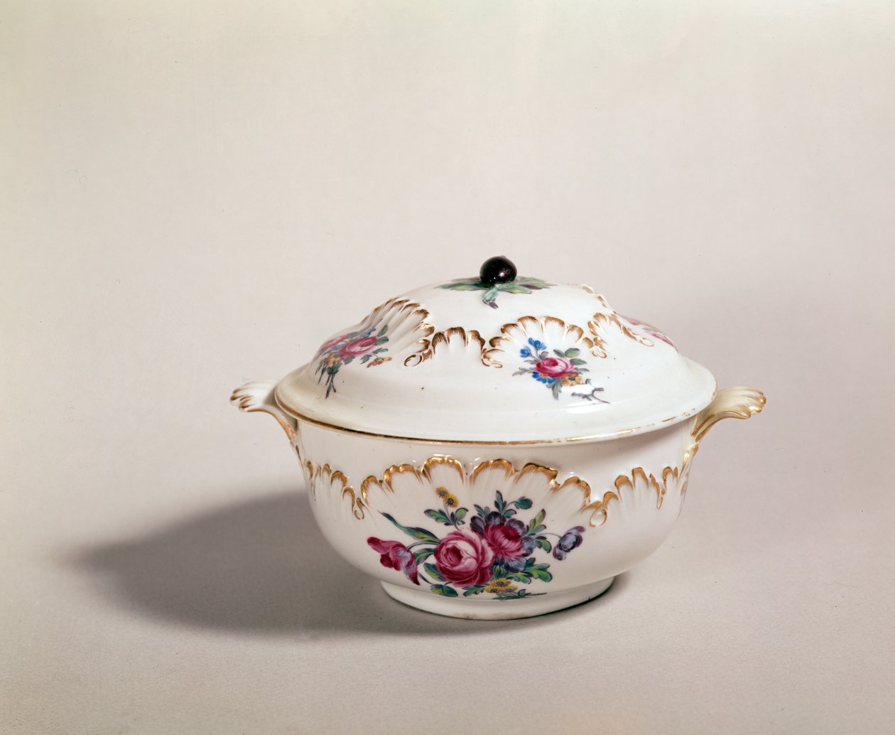 Soppskål, gjord i Tournai, 1775-80 (porslin) av French School
