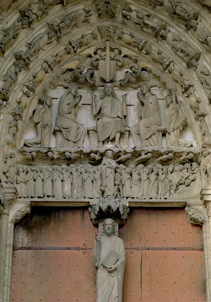 Södra portalens tympanon föreställande Kristus tronad med en Beau Christ-figur på trumeau nedan, 1100-talet av French School