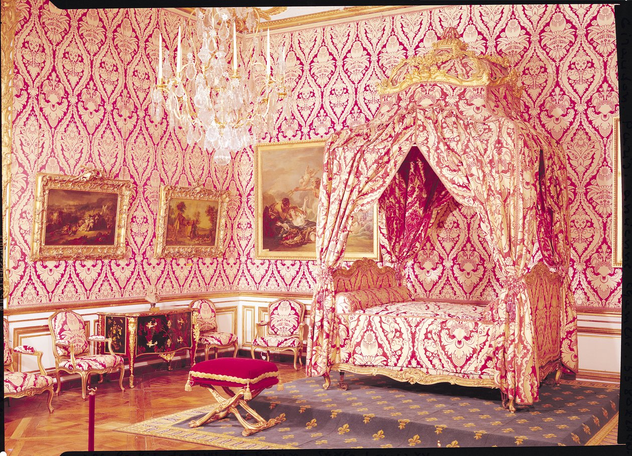 Dauphinens sovrum med Madame de Serans säng, Louis XV-stil, 1729-74 av French School