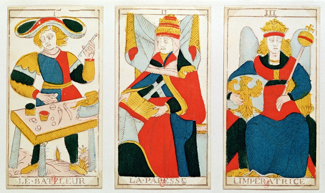 Tre tarotkort föreställande magikern, översteprästinnan och kejsarinnan (färgad trästick) av French School