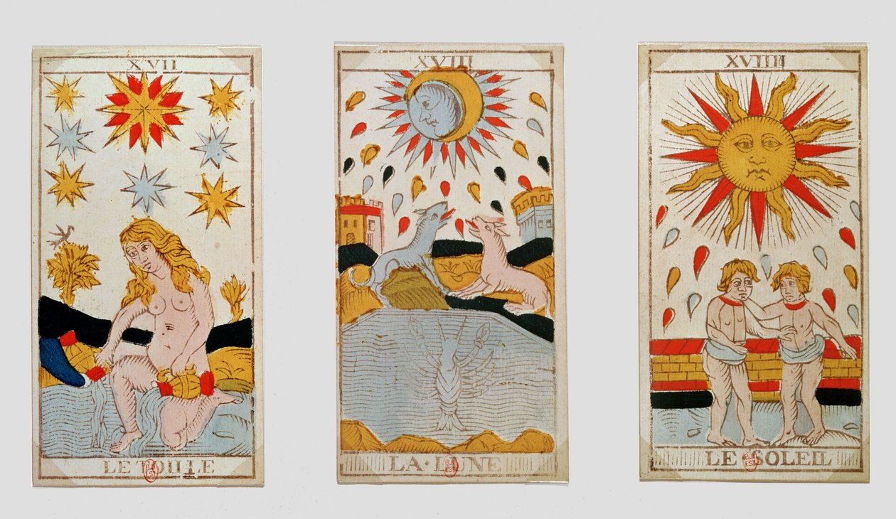Tre tarotkort föreställande Stjärnan, Månen och Solen (färgad trästick) av French School