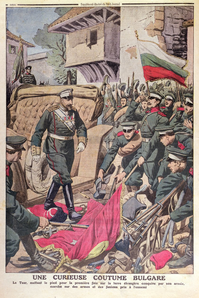 Tsar Ferdinand I (1861-1948) av Bulgarien går över fångade flaggor under Balkankriget 1912, november 1912 av French School