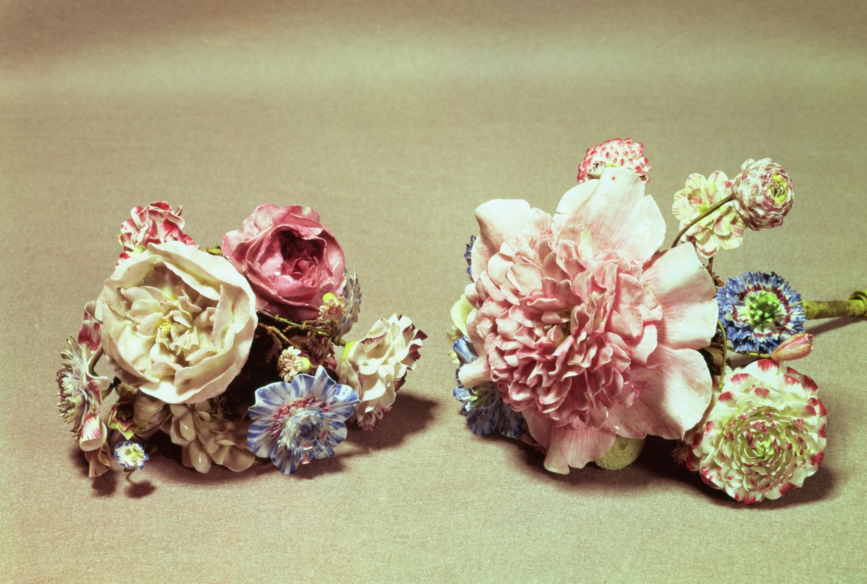 Två klasar Vincennes-blommor (porslin) av French School