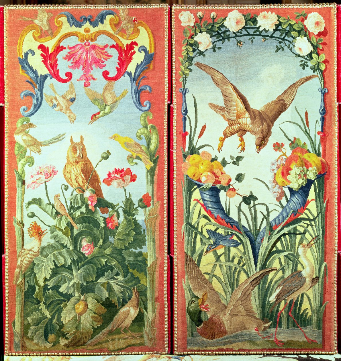 Två paneler av matta gjorda till en vikbar skärm, föreställande fåglar, blommor och frukt, Savonnerie Workshop (textil) av French School