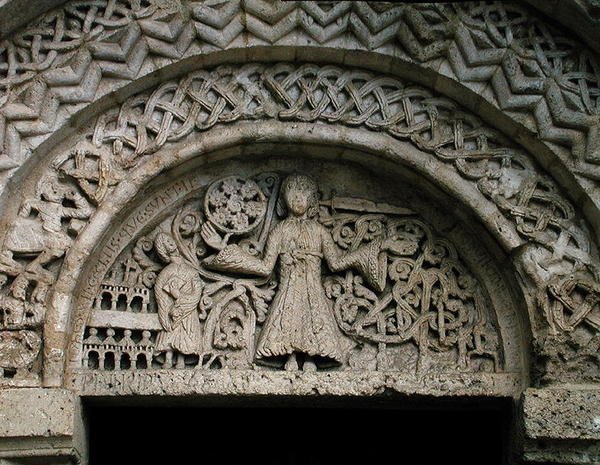 Tympanum som föreställer Uppenbarelsens Kristus som håller de sju stjärnorna i sin hand av French School