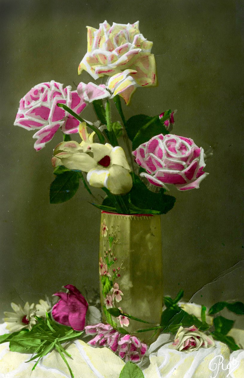 Vas med rosor ca 1898 (handtonat foto) av French School
