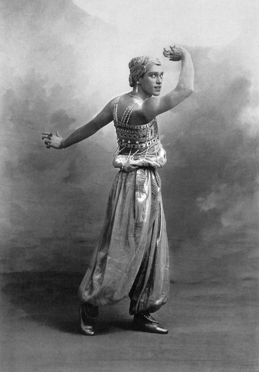 Vaslav Nijinsky (1890-1950) rysk dansare med polskt ursprung här i baletten Sheherazade av French School