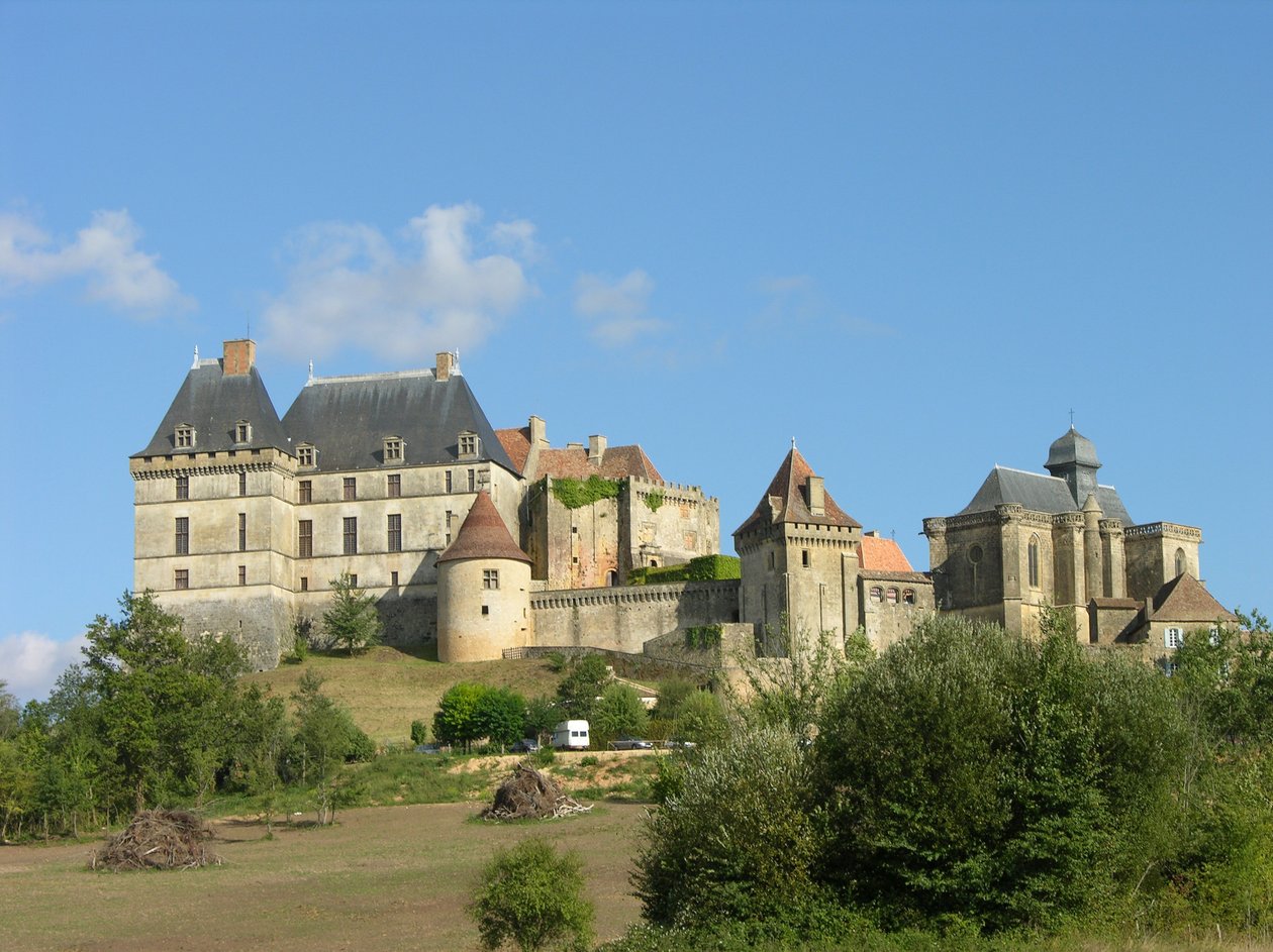 Utsikt över Biron Castle, 1400-1500-talet (se även 245254) av French School