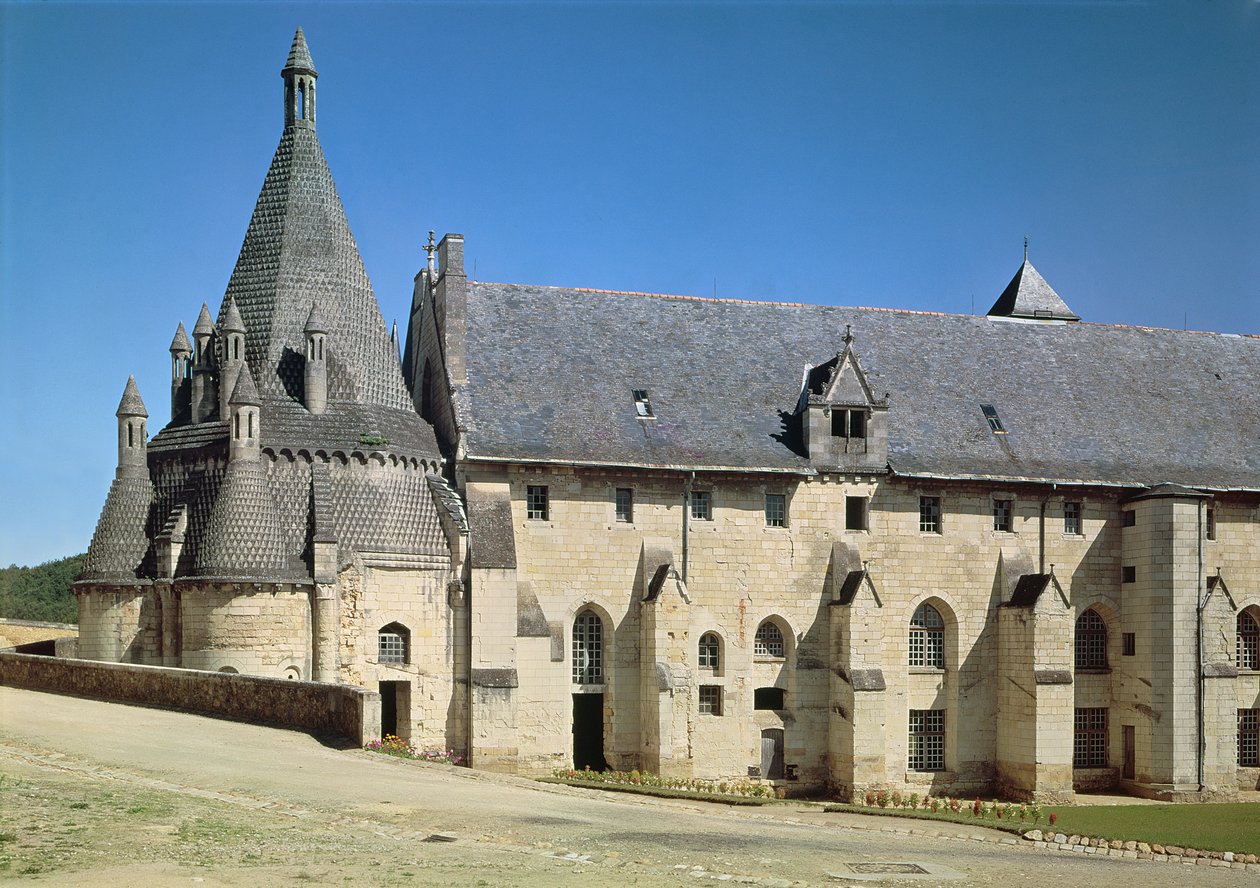 Utsikt över Tour dEvrault och matsalen av French School