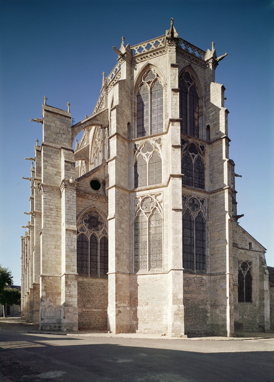 Utsikt över kyrkans chevet, byggd 1260-1320 av French School
